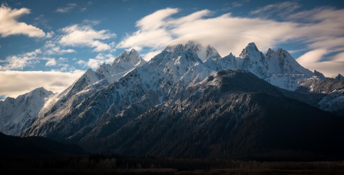 alaska-wilderness-jagged-mountains